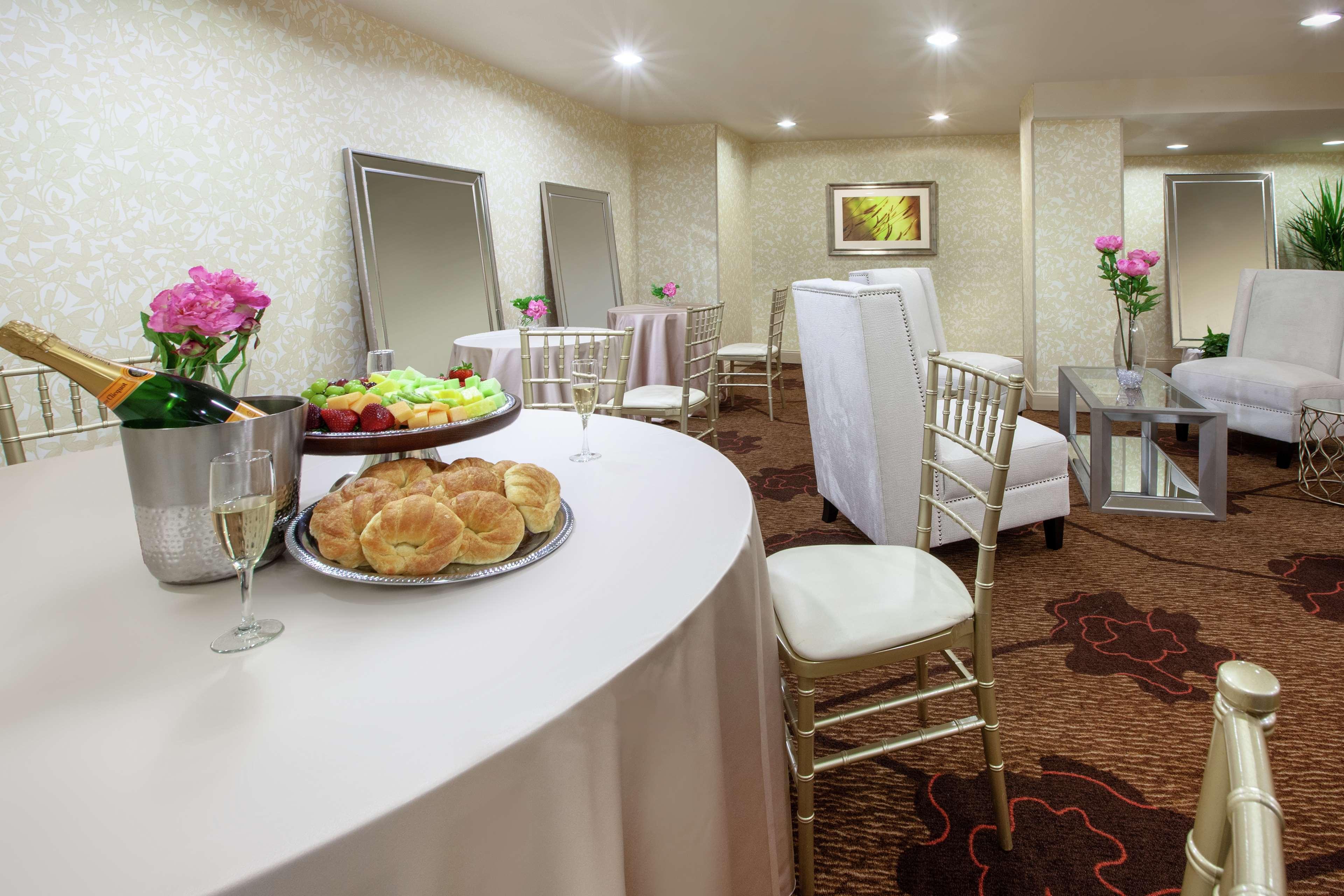Hilton Garden Inn Pittsburgh University Place Экстерьер фото