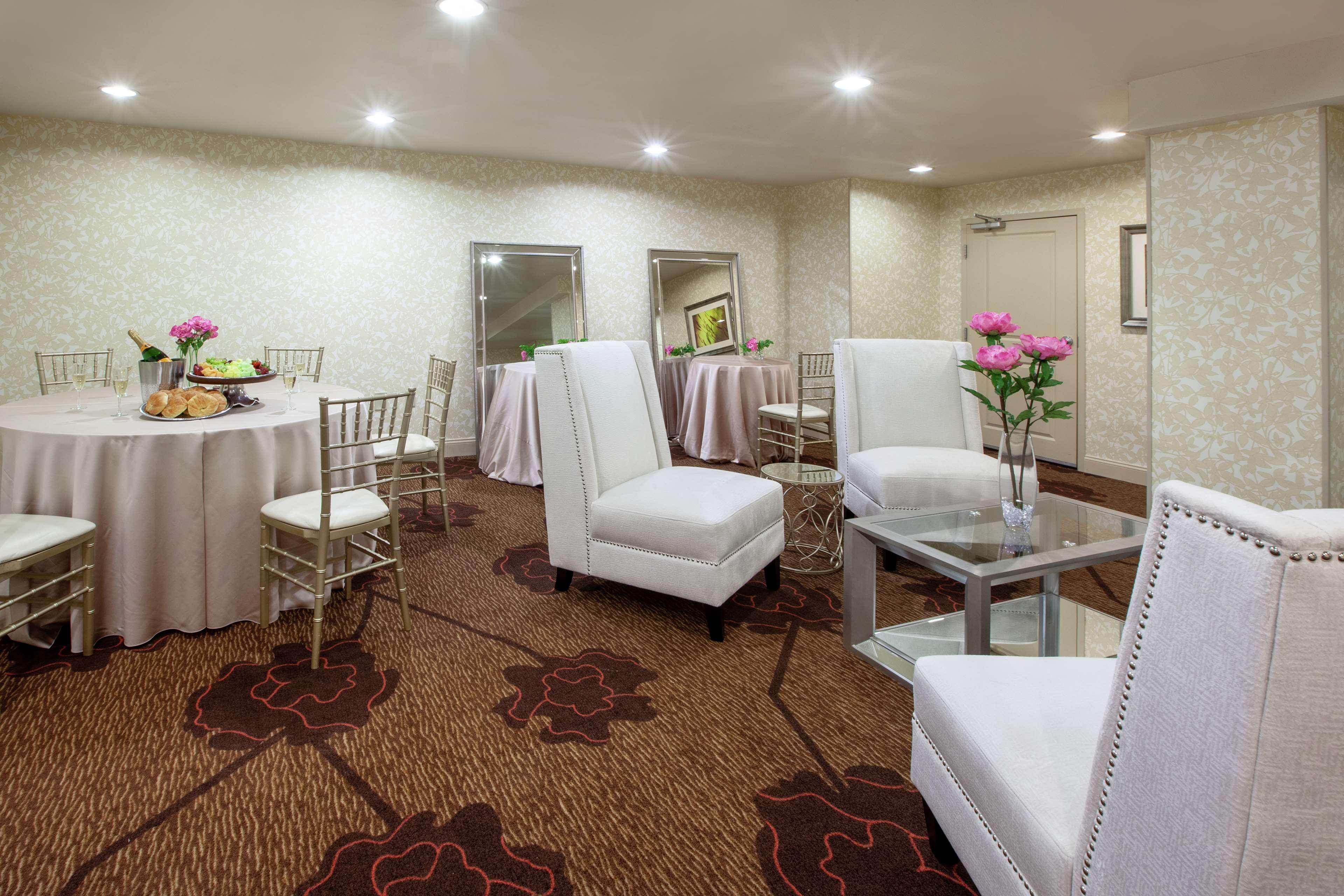Hilton Garden Inn Pittsburgh University Place Экстерьер фото
