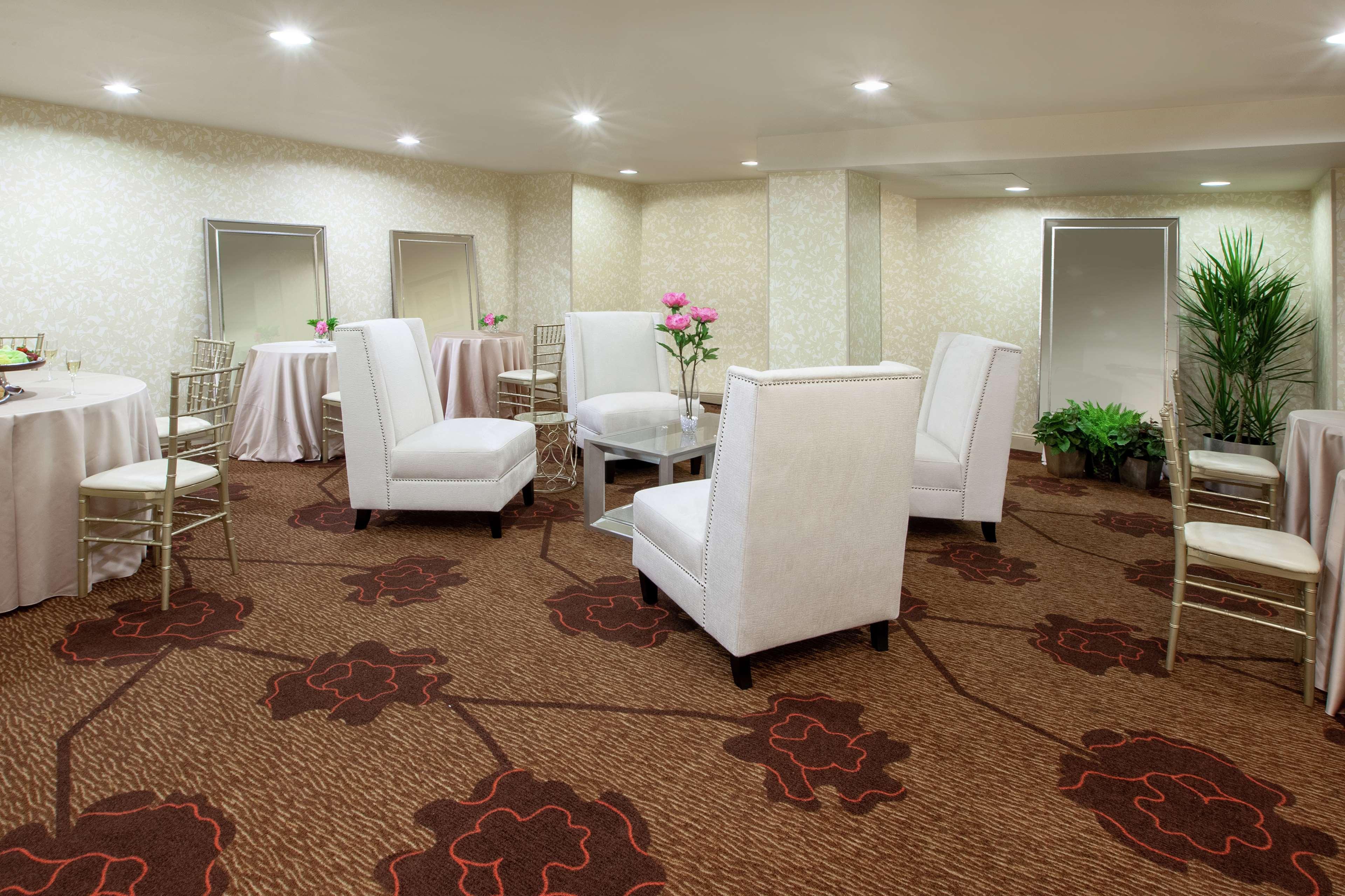 Hilton Garden Inn Pittsburgh University Place Экстерьер фото