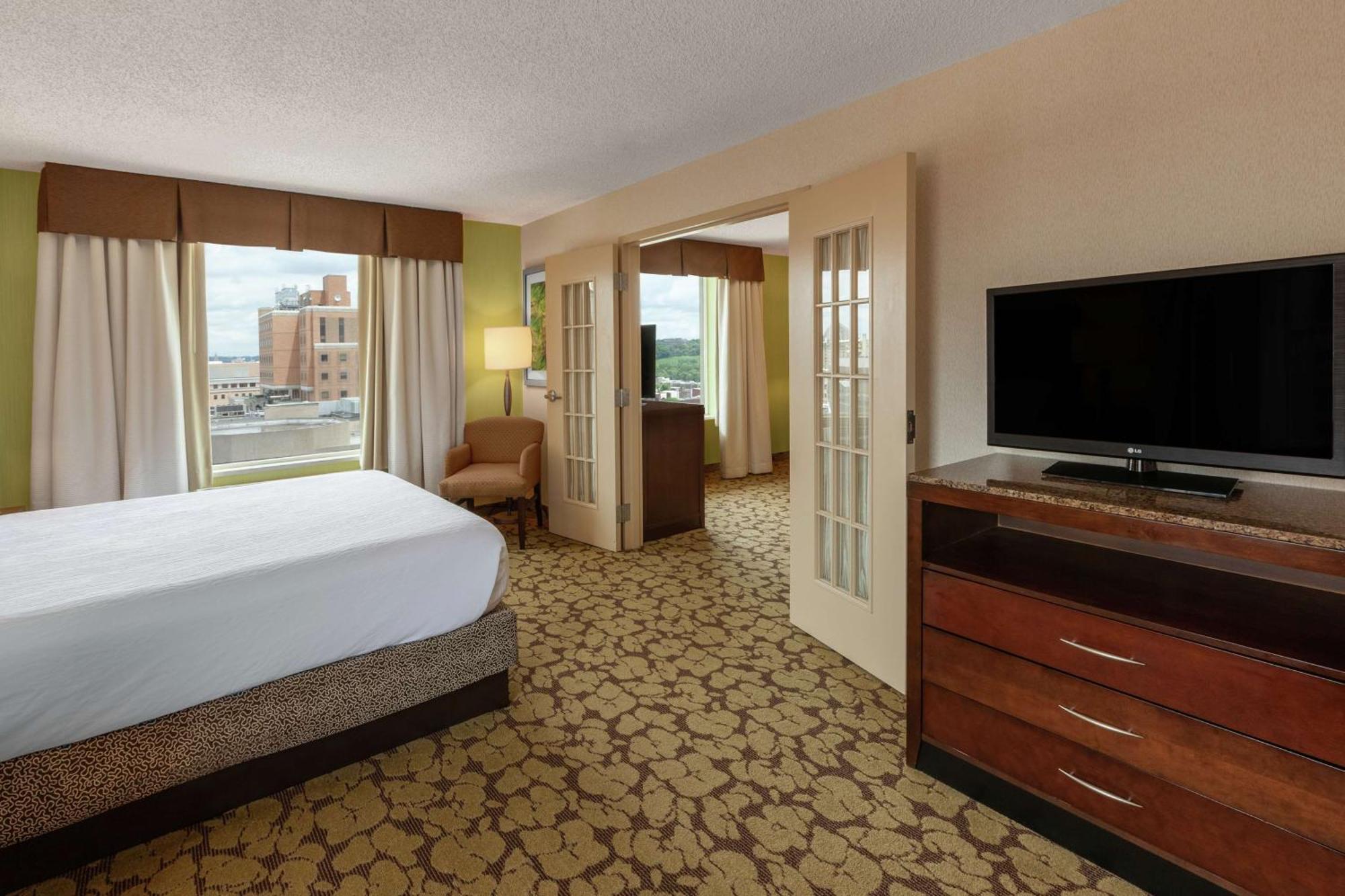 Hilton Garden Inn Pittsburgh University Place Экстерьер фото