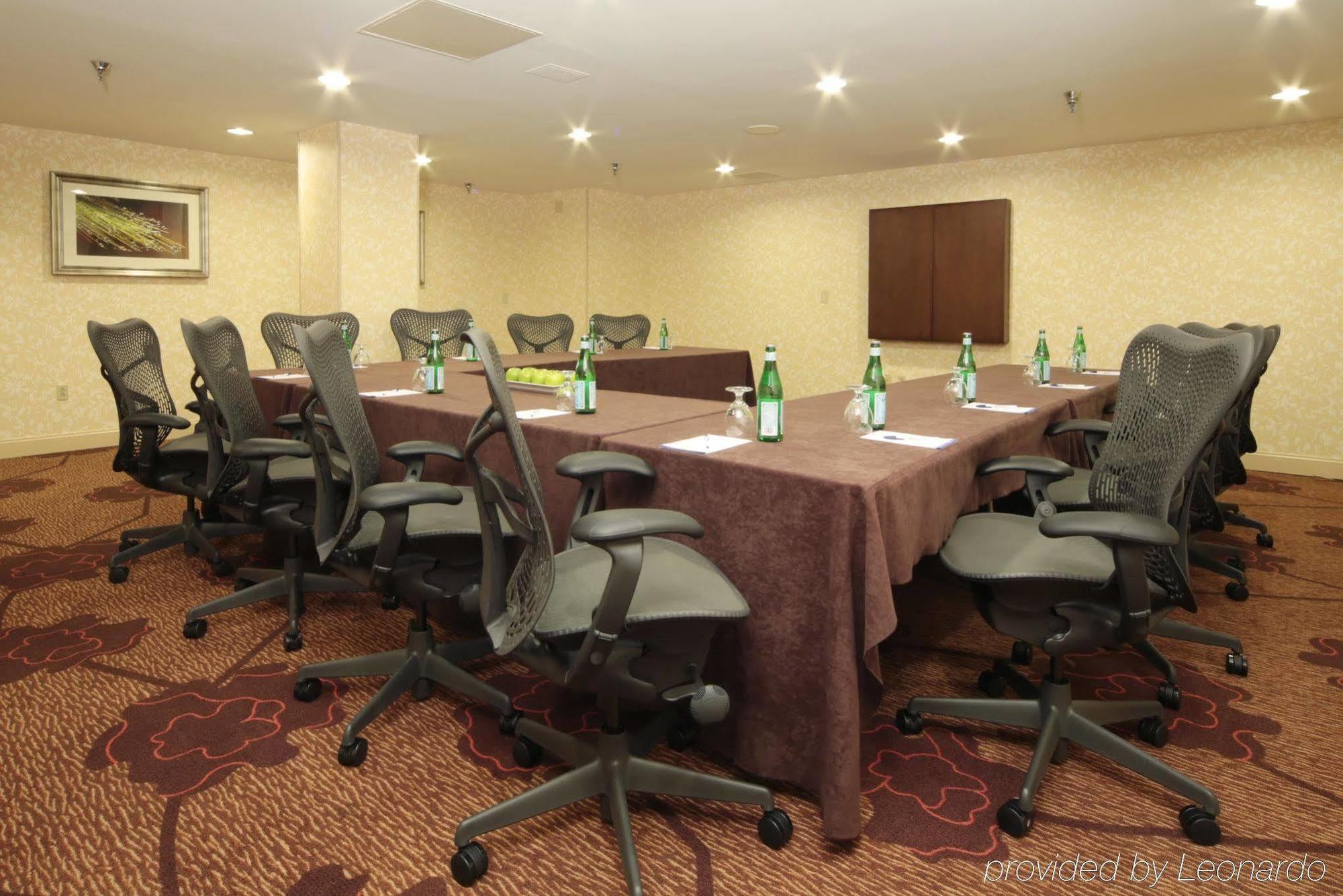 Hilton Garden Inn Pittsburgh University Place Бизнес фото