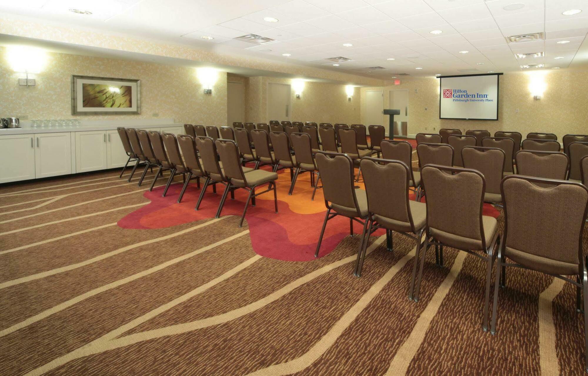 Hilton Garden Inn Pittsburgh University Place Бизнес фото